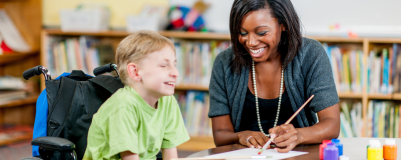 Formations au Dipl&ocirc;me d'&Eacute;tat d'accompagnant &eacute;ducatif et social (DEAES)